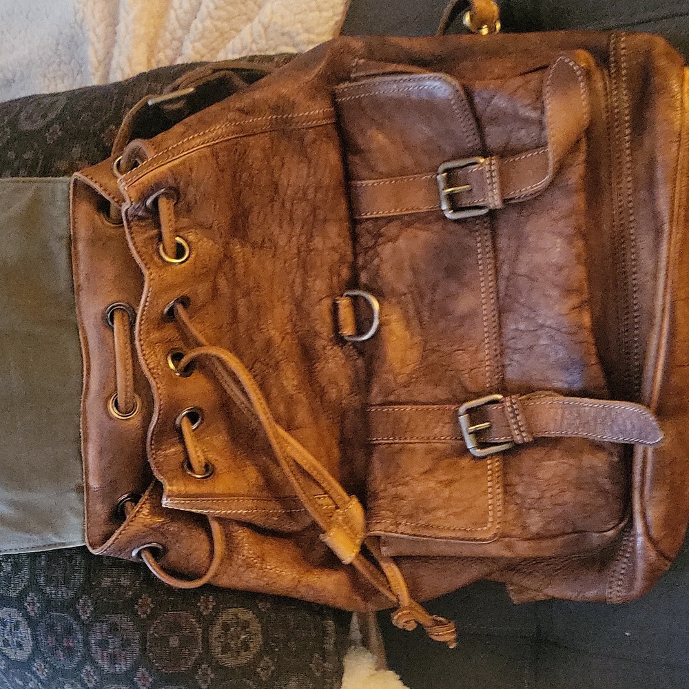 Gorgeous Leather Backpack - Picture 5 of 7